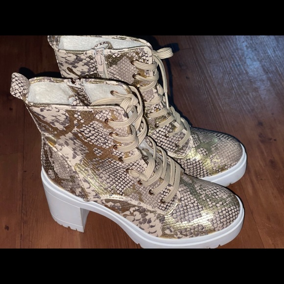 Platform combat boot - Picture 3 of 4